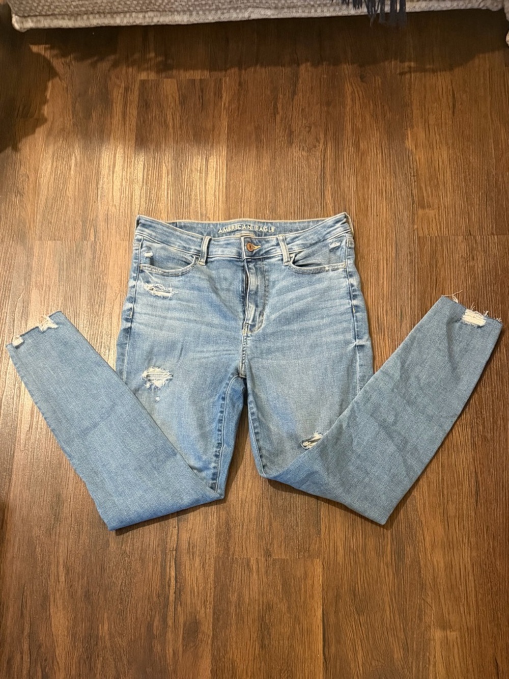 American Eagle Outfitters Light Blue Distressed Skinny Jeggings - Picture 9 of 9